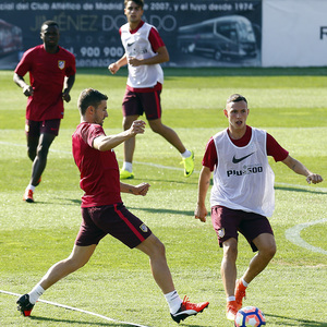 temporada 16/17. Entrenamiento en la ciudad deportiva Wanda. Gabi con el balón durante el entrenamiento